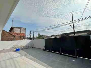 Disewakan Gudang 200 m² Pinggir Jalan Raya Tarumajaya Dekat Harapan Indah Bekasi
