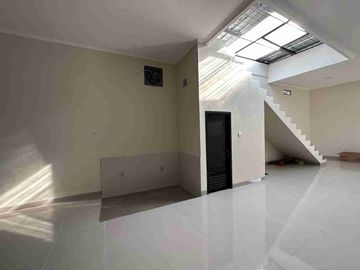 Disewakan Gudang 200 m² Pinggir Jalan Raya Tarumajaya Dekat Harapan Indah Bekasi