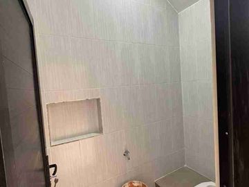 Disewakan Gudang 200 m² Pinggir Jalan Raya Tarumajaya Dekat Harapan Indah Bekasi