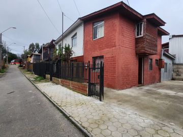 SE VENDE CASA EN PLACILLA- VALPARAÍSO 2D-1B-3E  Valor 79.000.000.-