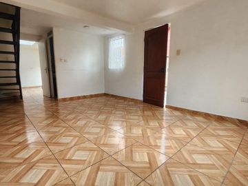 SE VENDE CASA EN PLACILLA- VALPARAÍSO 2D-1B-3E  Valor 79.000.000.-