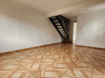 SE VENDE CASA EN PLACILLA- VALPARAÍSO 2D-1B-3E  Valor 79.000.000.-