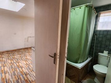 SE VENDE CASA EN PLACILLA- VALPARAÍSO 2D-1B-3E  Valor 79.000.000.-