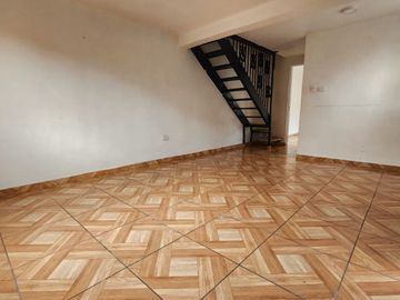 SE VENDE CASA EN PLACILLA- VALPARAÍSO 2D-1B-3E  Valor 79.000.000.-