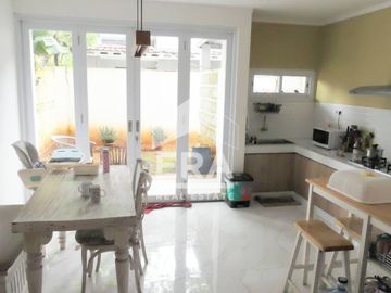 Dijual Rumah Hook Nyaman 2 Lantai di Premier Savana Vida Bekasi