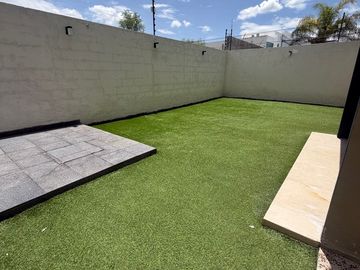 CASA EN RENTA EN CUMBRES DE LAGO CON RECAMARA/ESTUDIO EN PLANTA BAJA