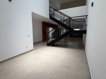 CASA EN RENTA EN CUMBRES DE LAGO CON RECAMARA/ESTUDIO EN PLANTA BAJA