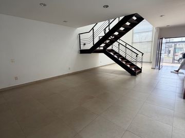 CASA EN RENTA EN CUMBRES DE LAGO CON RECAMARA/ESTUDIO EN PLANTA BAJA