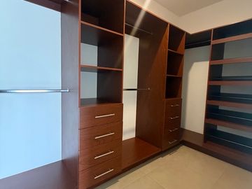CASA EN RENTA EN CUMBRES DE LAGO CON RECAMARA/ESTUDIO EN PLANTA BAJA
