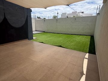 CASA EN RENTA EN CUMBRES DE LAGO CON RECAMARA/ESTUDIO EN PLANTA BAJA