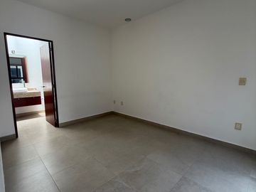 CASA EN RENTA EN CUMBRES DE LAGO CON RECAMARA/ESTUDIO EN PLANTA BAJA