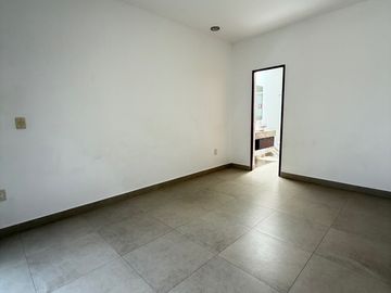 CASA EN RENTA EN CUMBRES DE LAGO CON RECAMARA/ESTUDIO EN PLANTA BAJA