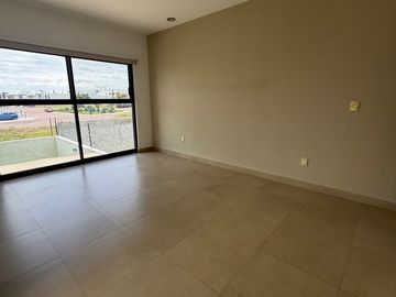 CASA EN RENTA EN CUMBRES DE LAGO CON RECAMARA/ESTUDIO EN PLANTA BAJA