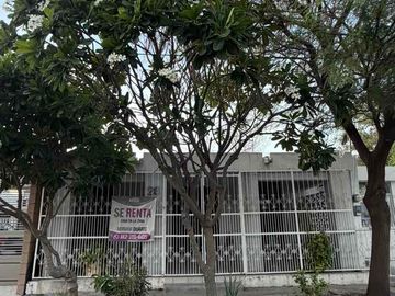CASA CÉNTRICA COL PERIODISTA