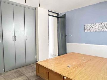 CASA CÉNTRICA COL PERIODISTA
