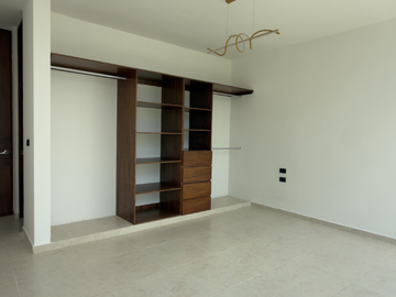 Casa de 4 Recámaras, una en Planta Baja, Temozón Norte, Entrega Inmediata