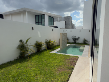 Casa de 4 Recámaras, una en Planta Baja, Temozón Norte, Entrega Inmediata