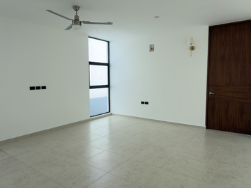 Casa de 4 Recámaras, una en Planta Baja, Temozón Norte, Entrega Inmediata