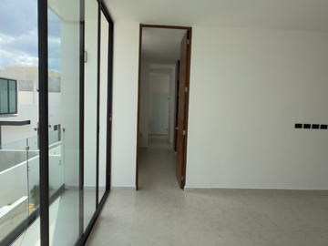 Casa de 4 Recámaras, una en Planta Baja, Temozón Norte, Entrega Inmediata