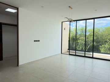 Casa de 4 Recámaras, una en Planta Baja, Temozón Norte, Entrega Inmediata