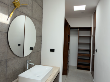 Casa de 4 Recámaras, una en Planta Baja, Temozón Norte, Entrega Inmediata