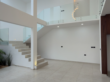 Casa de 4 Recámaras, una en Planta Baja, Temozón Norte, Entrega Inmediata