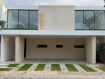 Casa de 4 Recámaras, una en Planta Baja, Temozón Norte, Entrega Inmediata