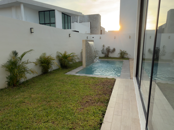 Casa de 4 Recámaras, una en Planta Baja, Temozón Norte, Entrega Inmediata