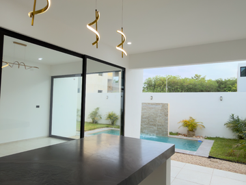 Casa de 4 Recámaras, una en Planta Baja, Temozón Norte, Entrega Inmediata