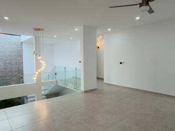 Casa de 4 Recámaras, una en Planta Baja, Temozón Norte, Entrega Inmediata