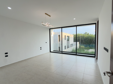 Casa de 4 Recámaras, una en Planta Baja, Temozón Norte, Entrega Inmediata
