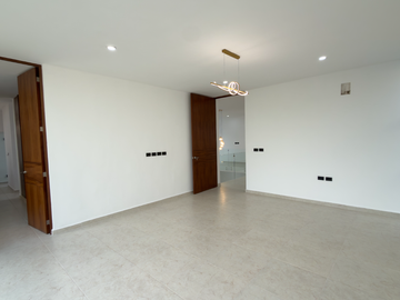 Casa de 4 Recámaras, una en Planta Baja, Temozón Norte, Entrega Inmediata