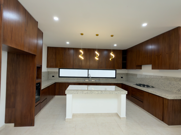 Casa de 4 Recámaras, una en Planta Baja, Temozón Norte, Entrega Inmediata