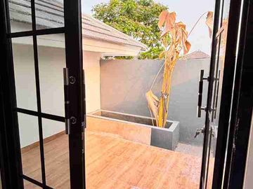 Disewakan rumah 2 lantai  baru selesai renovasi cluster villagio citra raya Tangerang