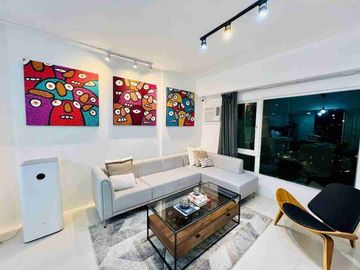 Fully Furnished 2 bedroom for Rent at Parkpoint tower 1 with carpark. Fully Furnished. Near Ayala Mall.