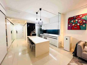 Fully Furnished 2 bedroom for Rent at Parkpoint tower 1 with carpark. Fully Furnished. Near Ayala Mall.