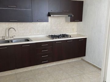 Renta de amplio departamento cerca de centro sur, Queretaro