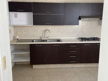 Renta de amplio departamento cerca de centro sur, Queretaro