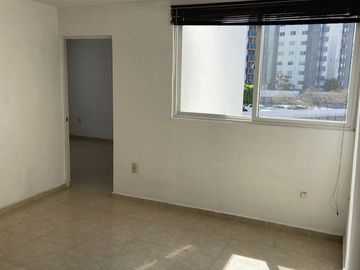 Renta de amplio departamento cerca de centro sur, Queretaro