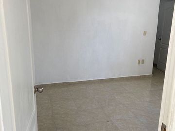Renta de amplio departamento cerca de centro sur, Queretaro