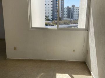 Renta de amplio departamento cerca de centro sur, Queretaro