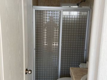 Renta de amplio departamento cerca de centro sur, Queretaro