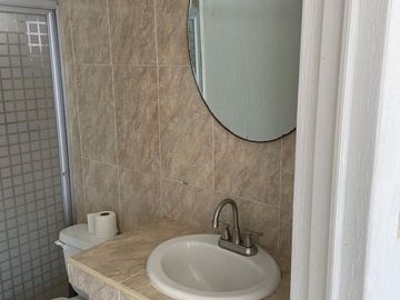 Renta de amplio departamento cerca de centro sur, Queretaro