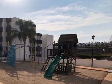 Renta de amplio departamento cerca de centro sur, Queretaro