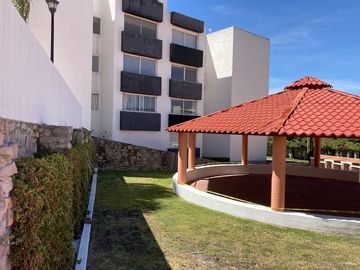 Renta de amplio departamento cerca de centro sur, Queretaro