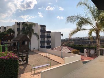 Renta de amplio departamento cerca de centro sur, Queretaro