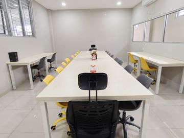 READY MEETING ROOM