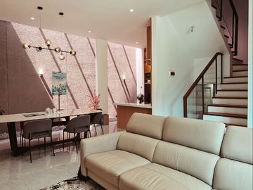 Rumah Baru 3 Lantai di Kawasan Setraduta Bandung