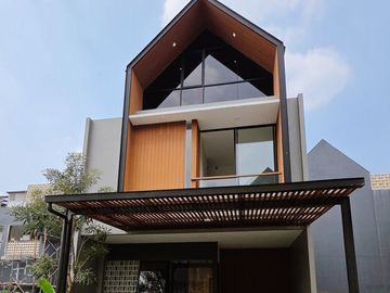 Rumah Baru 3 Lantai di Kawasan Setraduta Bandung
