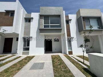 Casa en Renta en Urban Corridor | 3 Recámaras | Alberca | Gimnasio | Seguridad 24/7 / DG